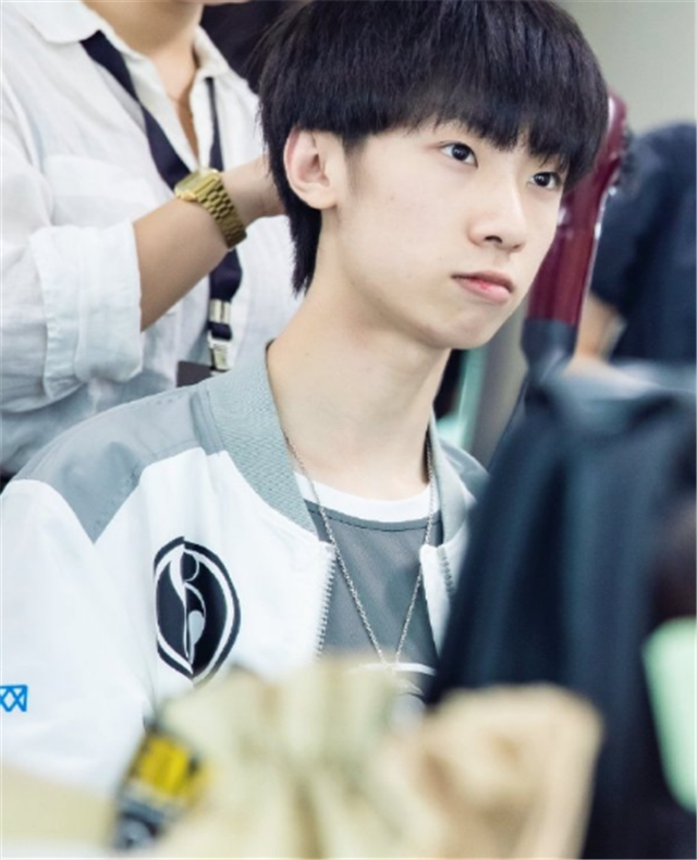 ig输给we后,宝蓝改掉韩服名字,不是乱码是在吐槽上野和中单?