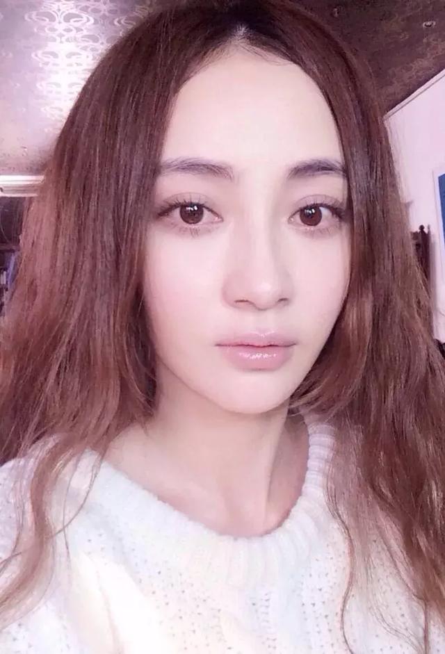 被骂了6年的姚笛,因未删《裸婚时代》中与文章合照,伤疤再被揭