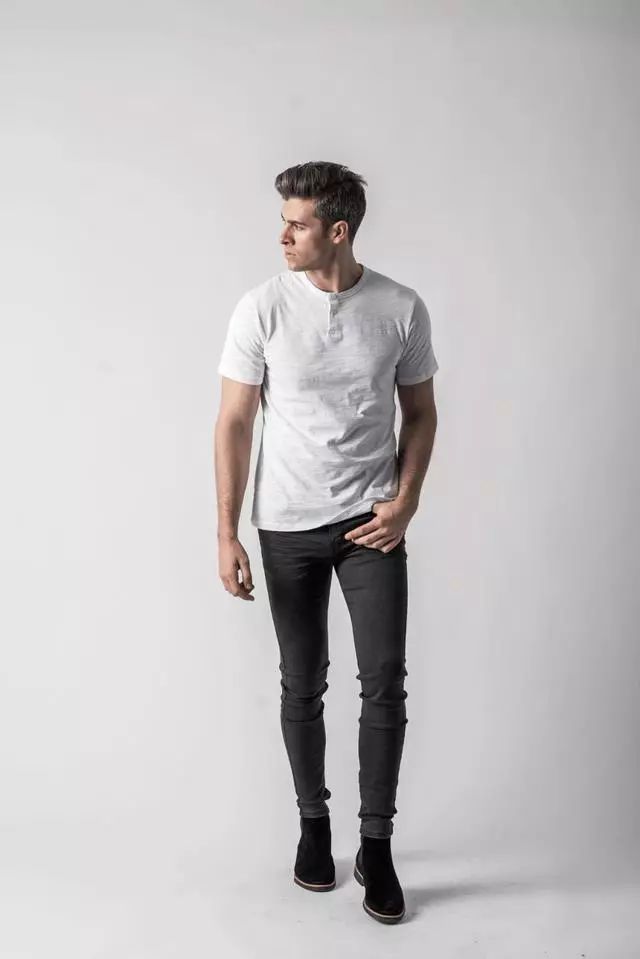 这件并不起眼的亨利衫,夏日可以这样穿!