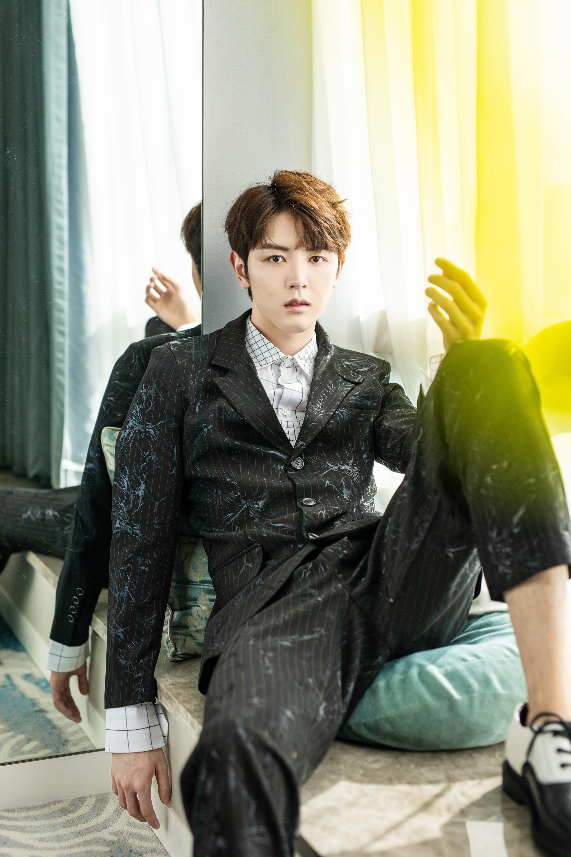 近年来,戴景耀这个活泼帅气的大男孩凭多部作品逐渐走进了观众视野.