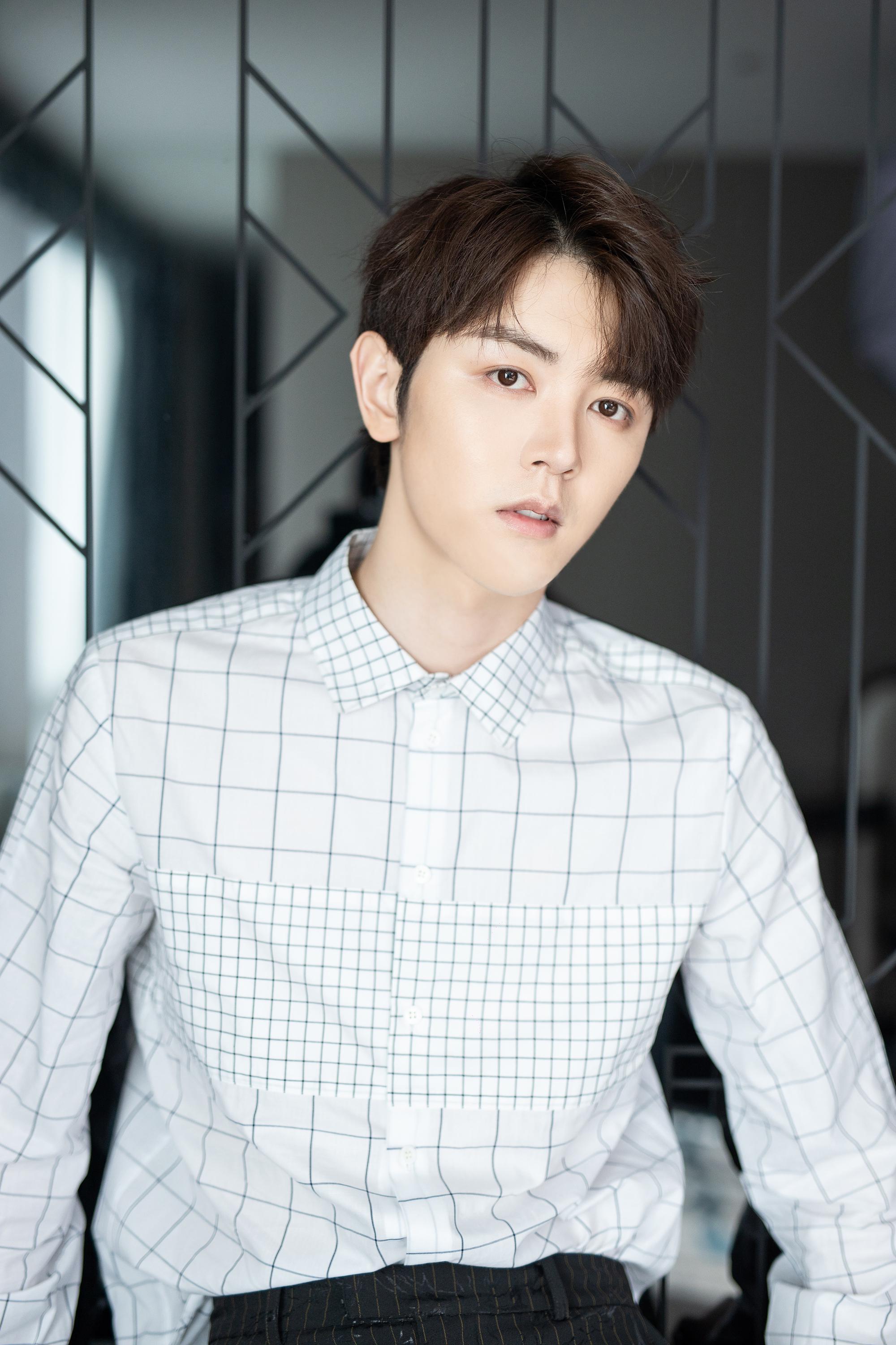 戴景耀这个活泼帅气的大男孩凭多部作品逐渐走进了