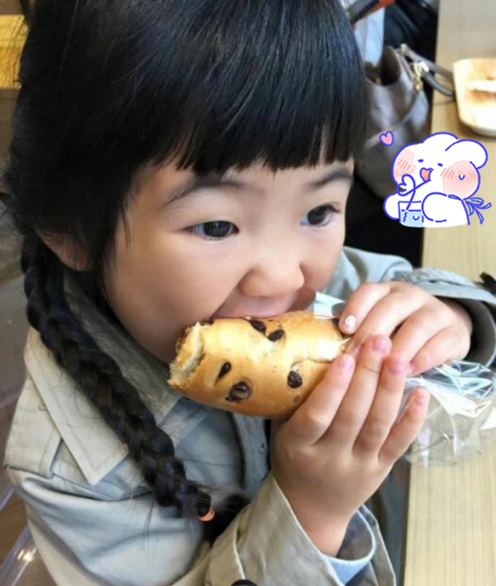 grace"包子脸"消失不见,小姑娘越来越漂亮,女大十八变?