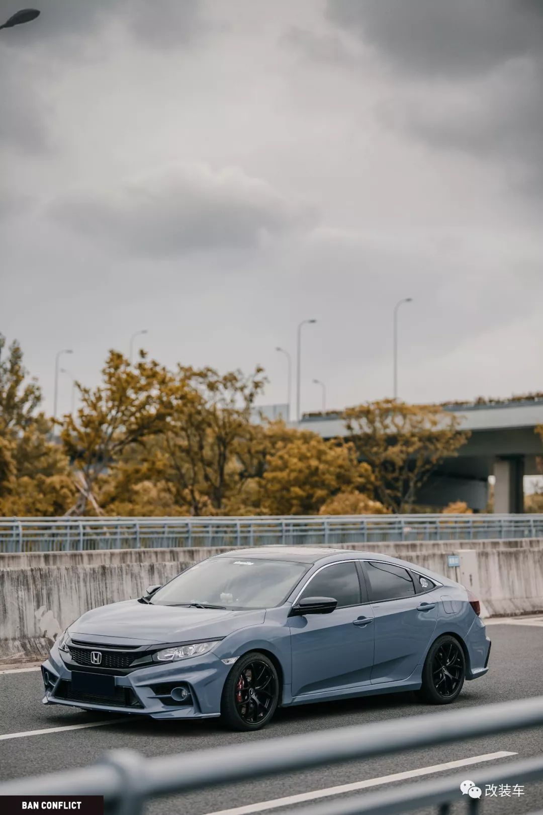 水泥灰十代思域改装简约竞技范,做一个有态度的绞牙战士!