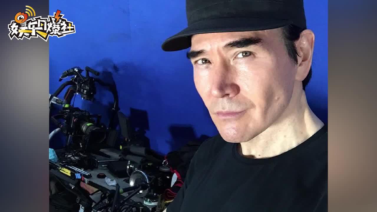 58岁混血男神费翔罕见晒照刮掉胡须帅气依旧