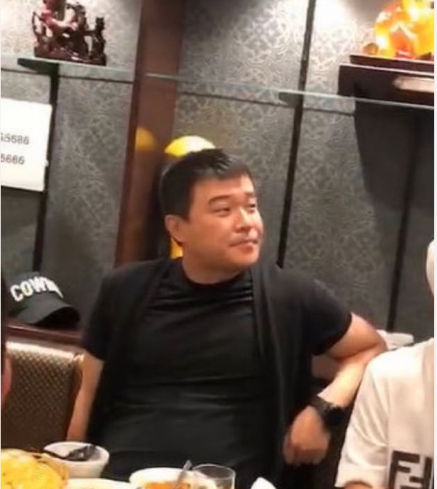陈思城近照曝光,身材发福变油腻,和王宝强聚餐一股大佬气质