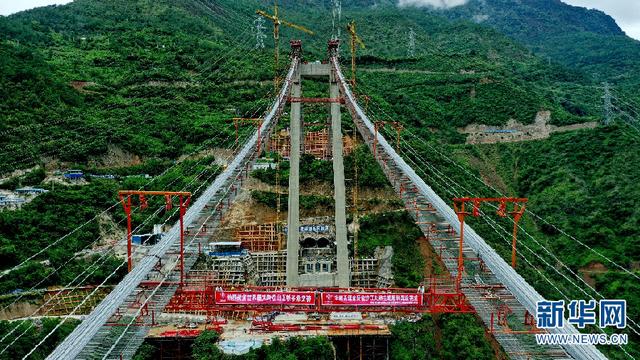 云南華麗高速公路項(xiàng)目金安金沙江大橋主纜架設(shè)完成