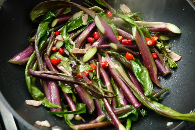 毛豆补钙,丝瓜美白,红菜薹营养丰富抗衰老