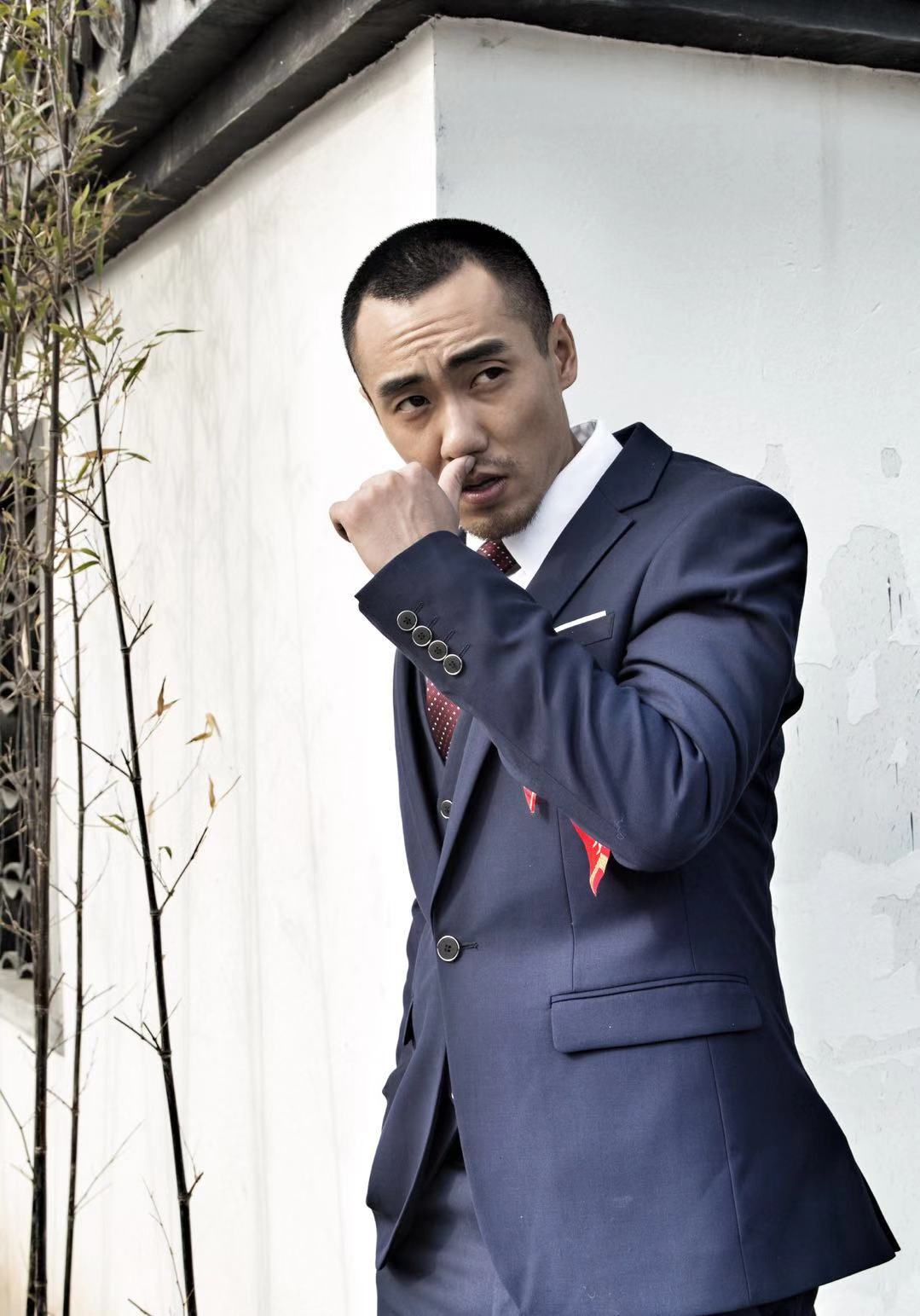 实力派硬汉小生董博睿厚积薄发 戏路宽广演技扎实