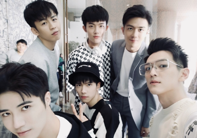 张若昀携唐艺昕归来说的话意味深长粉丝都快把米邵飞当你了