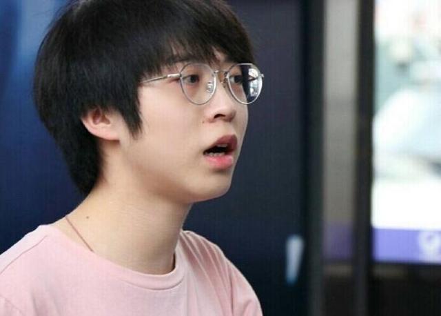 张大仙跳槽虎牙牌面十足而嗨氏却成了老赖孤影一哥地位不保