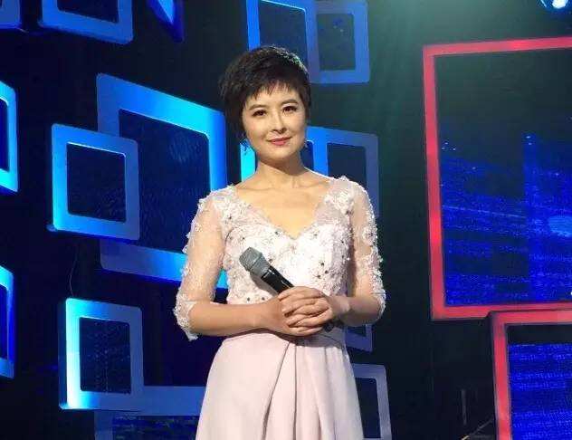 46岁张泉灵离开央视4年,因"癌"决定辞职,如今生活成这般模样