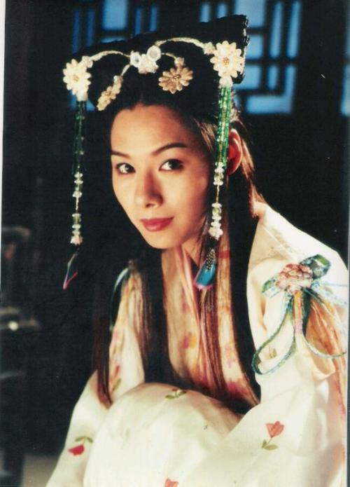 陈怡蓉 饰 紫凝风云2中双目失明的渔家女,救了坠崖的步惊云,由于