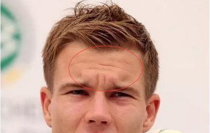 一个人的印堂纹,能看出他到底是穷命还是富命,你能看出自己的吗