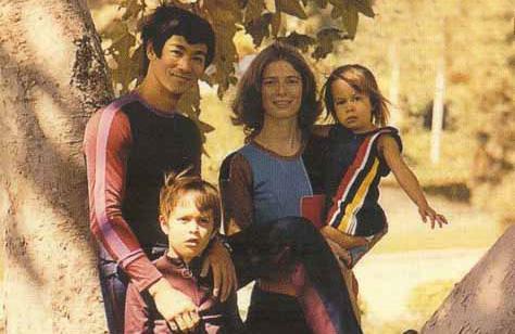 揭秘李小龙徒弟汤姆:其实是人渣,娶师母背后竟隐藏巨大阴谋?