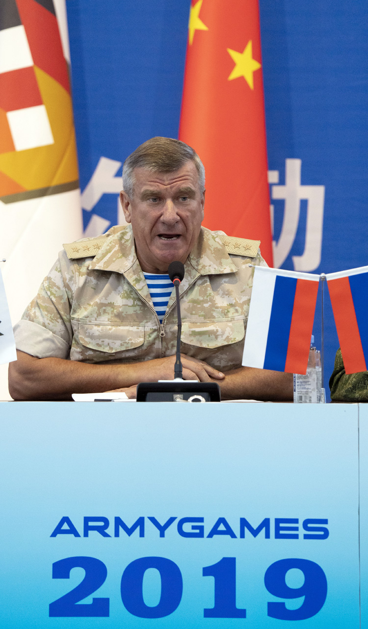 俄罗斯代表团指挥官列恩佐夫·亚历山大·伊万洛维奇上将发言.