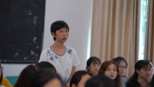 罗芳介绍,她是湖南安乡人,从江汉石油学院(现长江大学)毕业后,留校