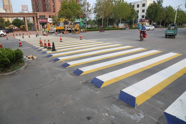 12秒丨德州首条3d立体斑马线亮相街头,看看它在哪?