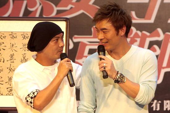 李嘉欣晒和老公,郑秀文,张茜等人合影,许志安疑被剪掉?