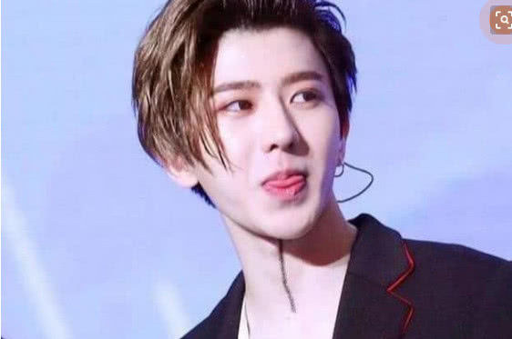 明星们的纹身周润发的霸气陈旭的社会而他的却是十分性感