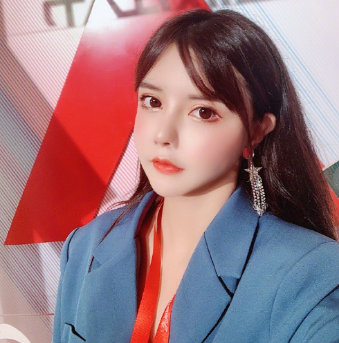 相比韩安冉之前的长相,个人觉得韩安冉这次的整容,看起来非常的自然了