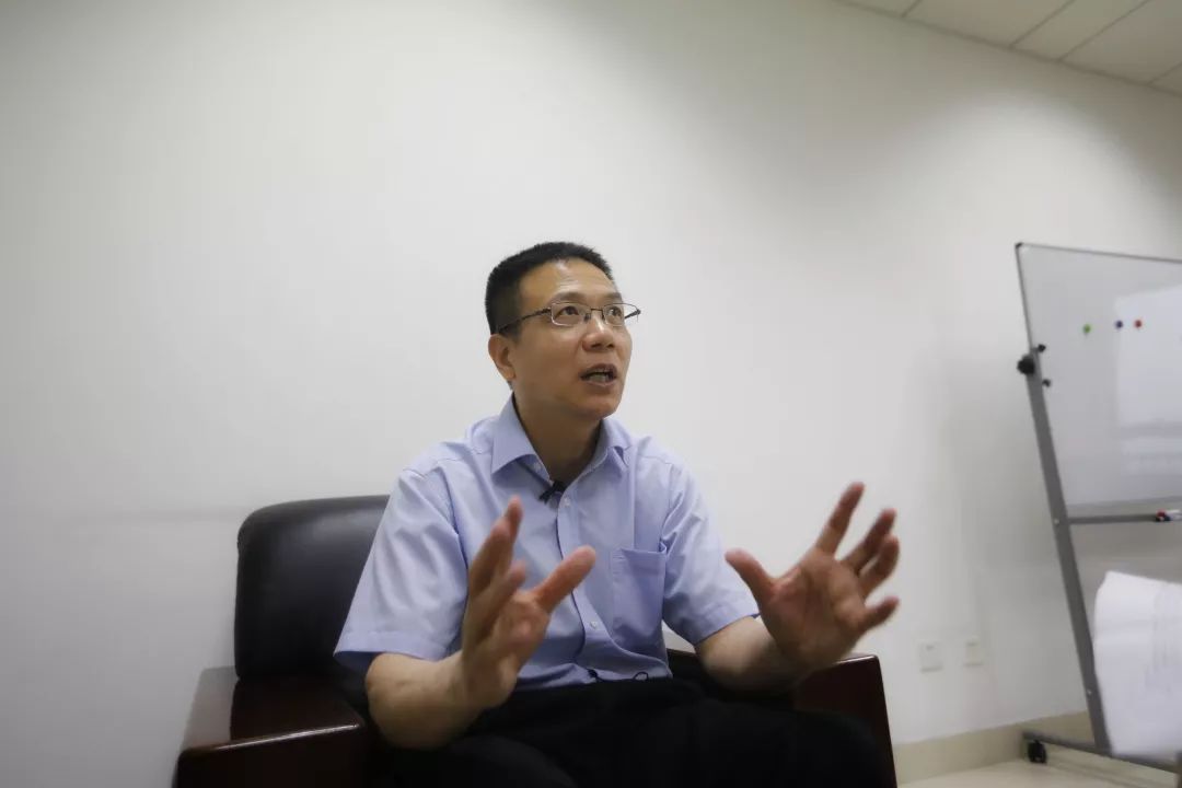 "非典型"校长徐飞