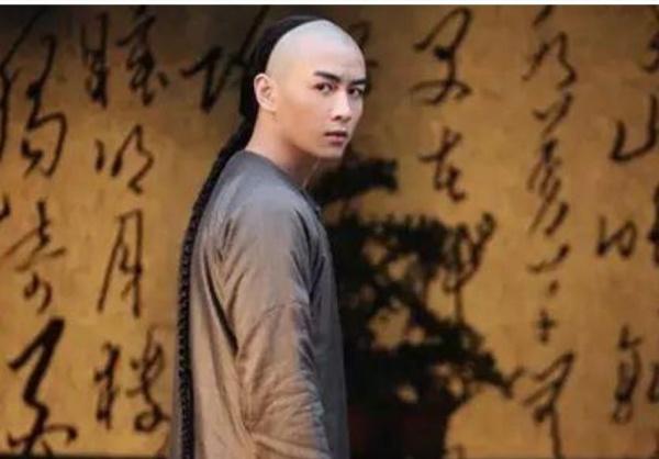清朝时期男人的辫子那么长,一般多久清理一次,真的令人作呕?