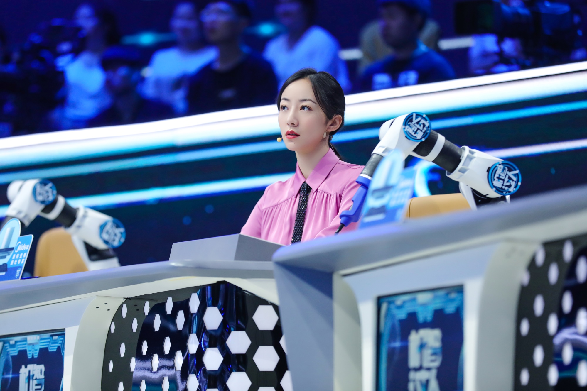 cctv1《机智过人》挑战ai计算 韩雪观点明确精准判断