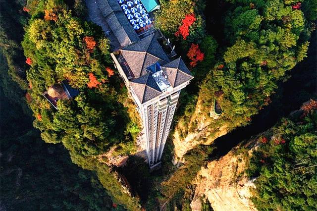 中国张家界百龙天梯获世界纪录,垂直高度达335米