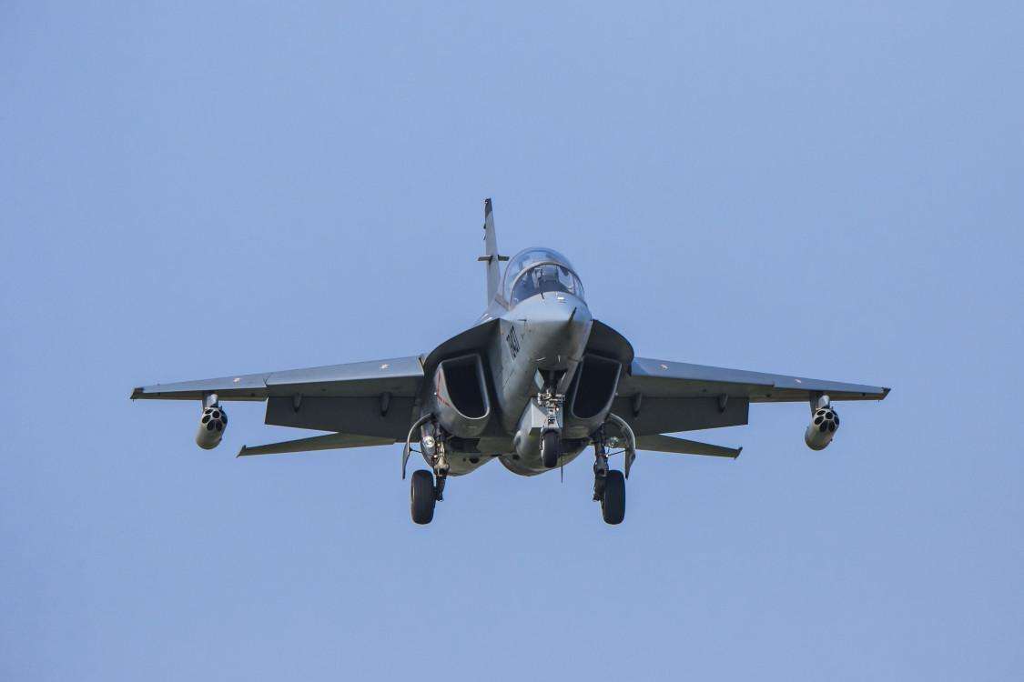 沉默是金当年中国空军最可靠的反击力量歼8压根比不上它