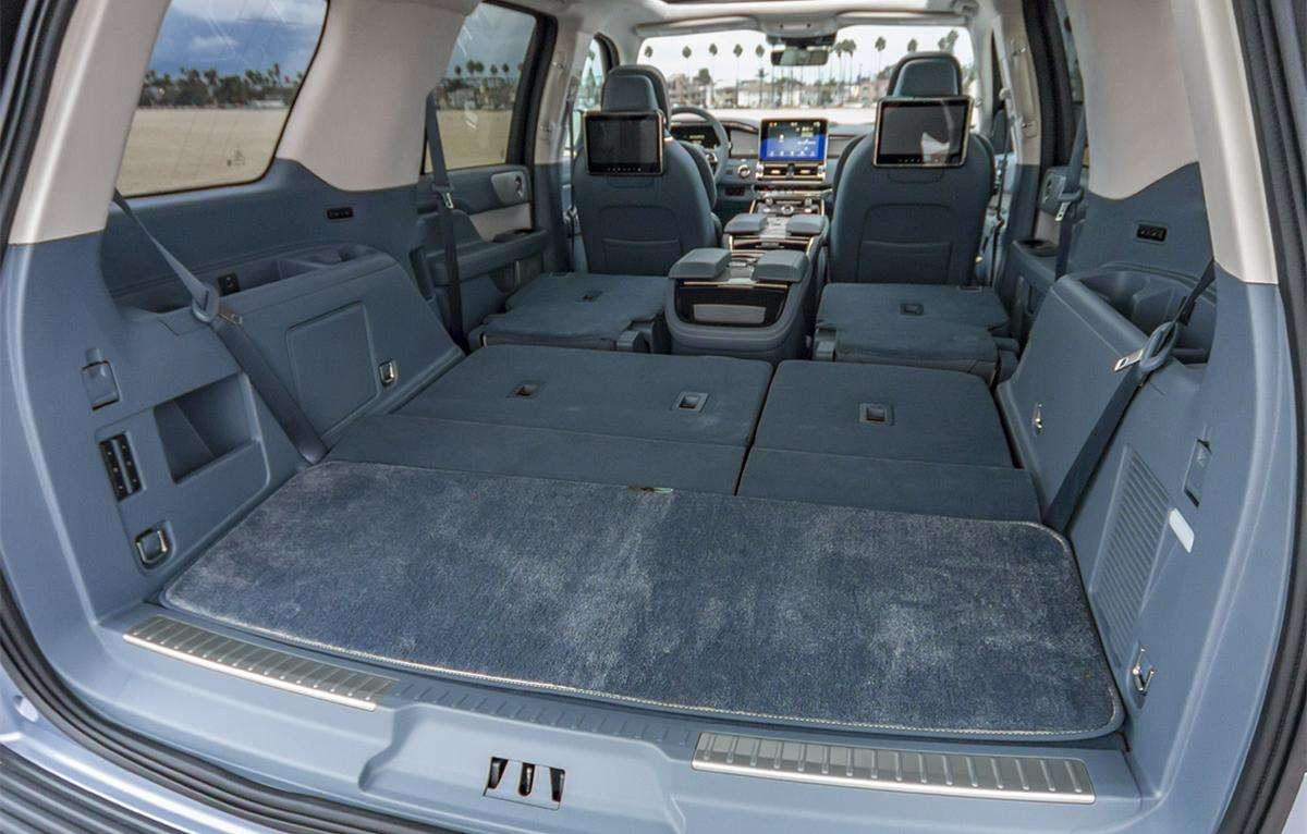 长途开车就怕累,这几款车后座放平就是双人床,最适合长途旅行