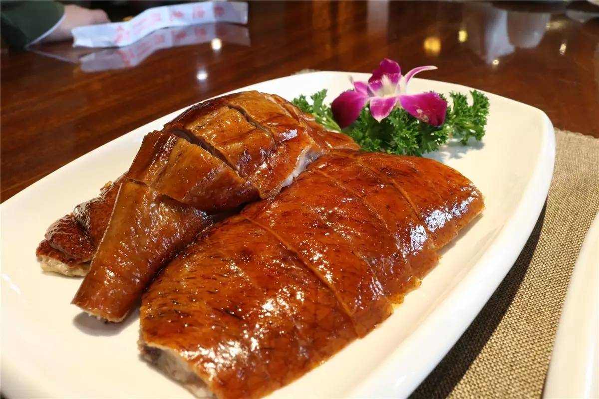 广东烧鹅不输北京烤鸭,为何至今没能火遍全国?原因让人扎心了