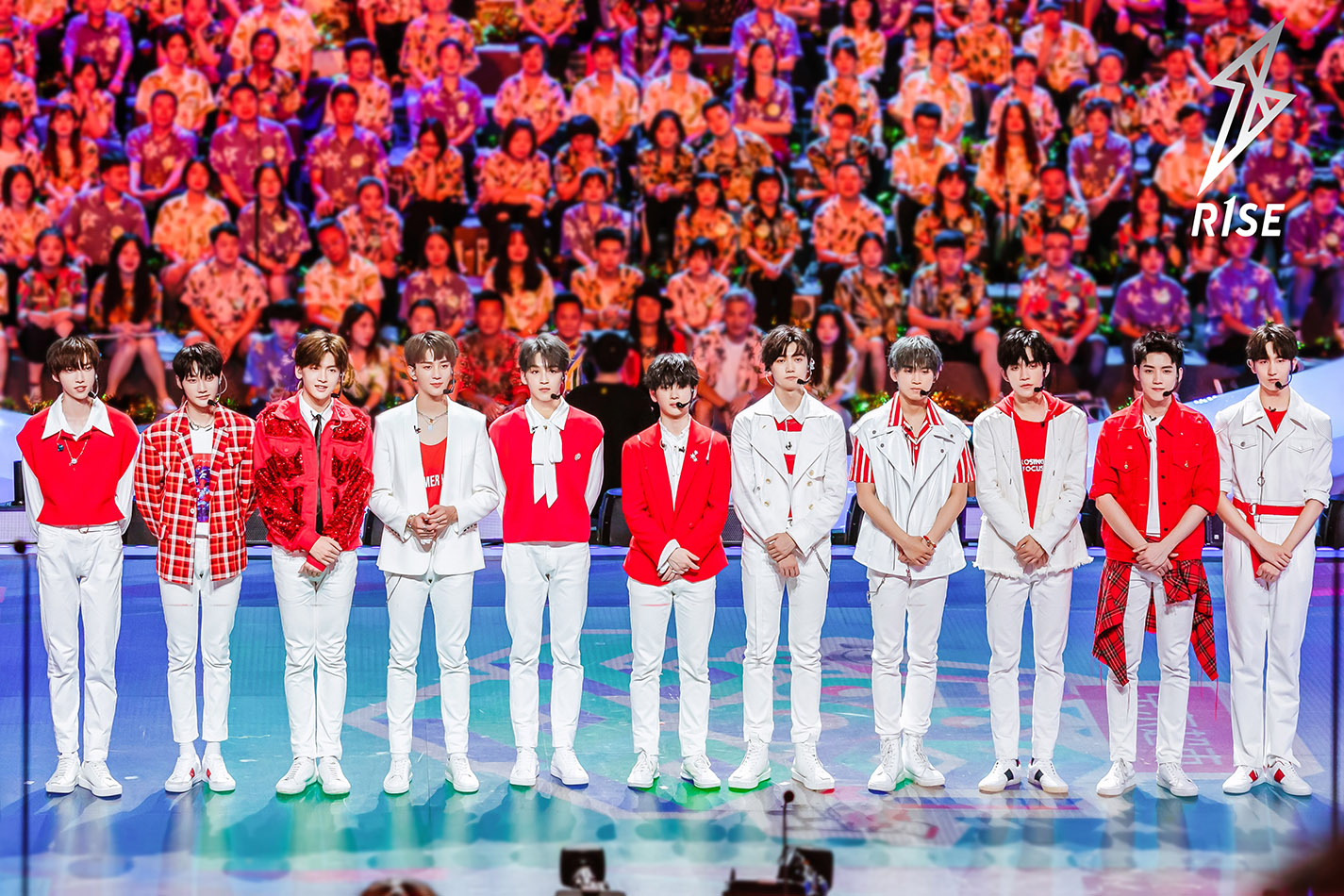 r1se全员参加节目综艺首秀感动全场