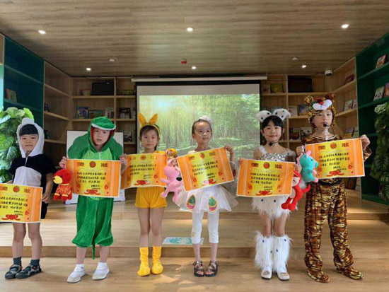 合肥见微书社开展童话剧表演老虎拜师