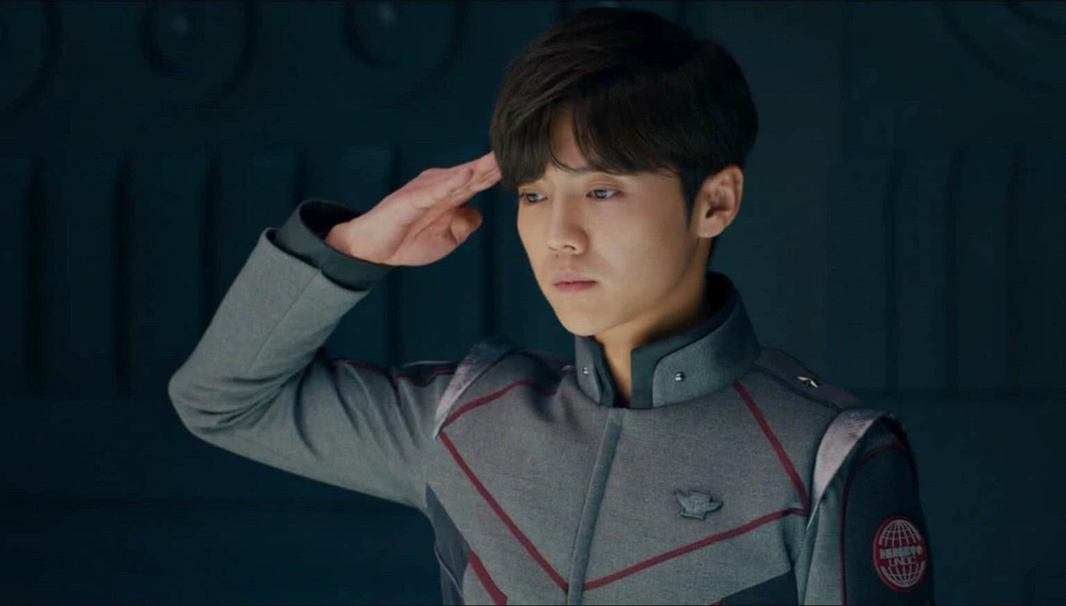 鹿晗方回应天价电影票,流量小鲜肉或扛不起票房|上海堡垒|黄牛|鹿晗