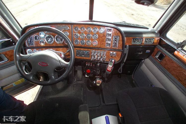 想了解美国卡车文化?来看看这些长头重卡就知道了