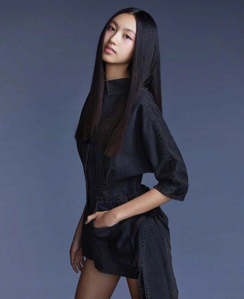 任达华女儿任晴佳,才14岁身高就有180,演绎美妆大片气质真优越