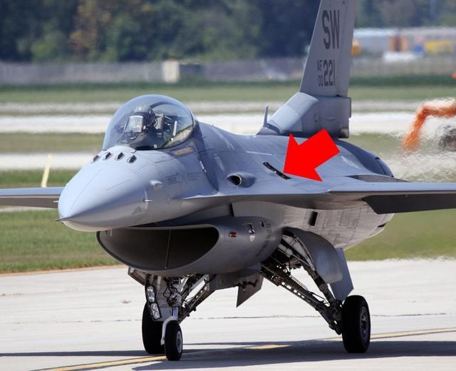 f16战机廉颇老矣,两周飞掉两块大零件,飞行表演当场砸下来|蒙皮|战斗