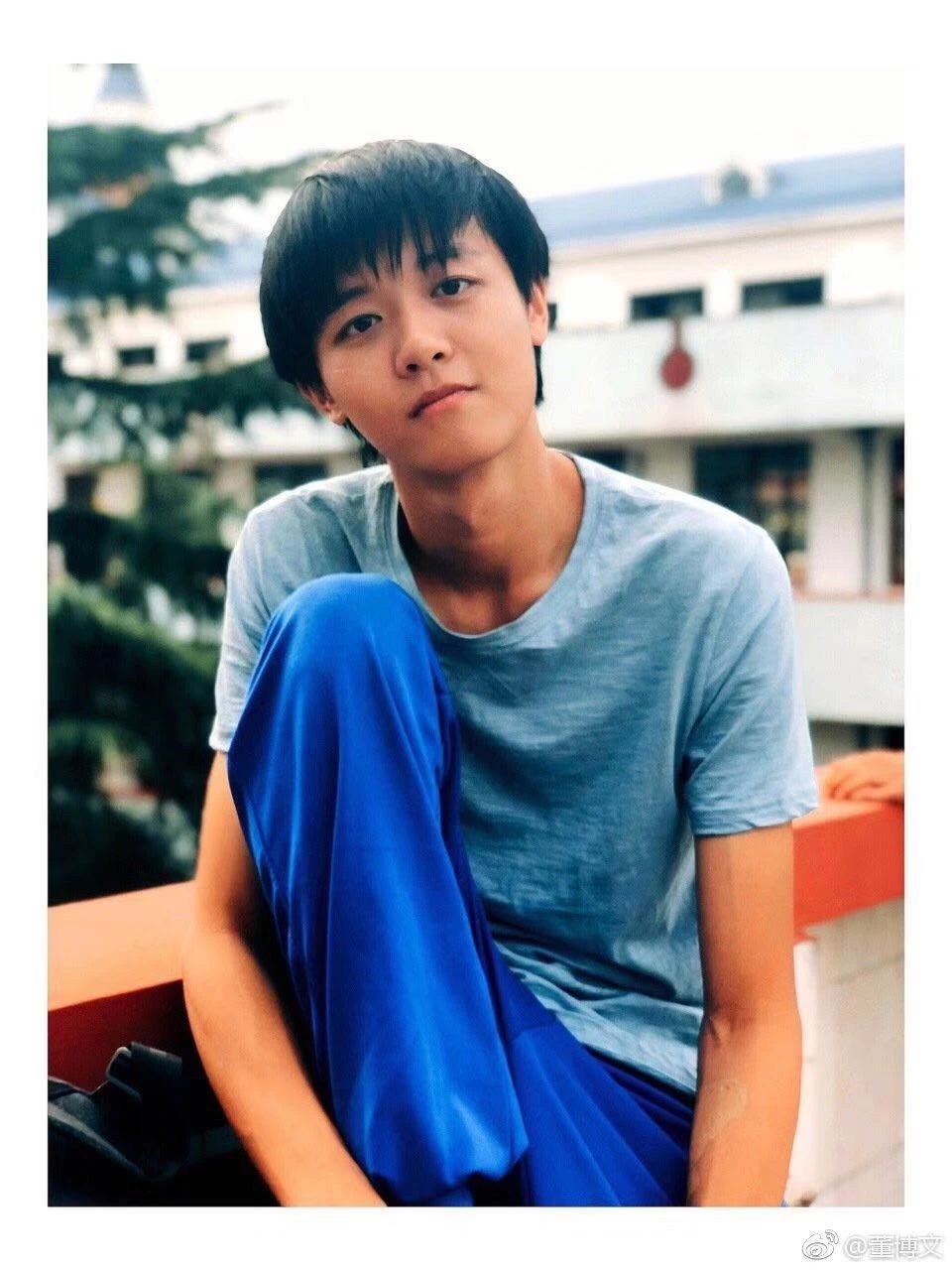 5岁提名戛纳6岁提名金马,今20撞脸王俊凯小8放大董博文的照片,和