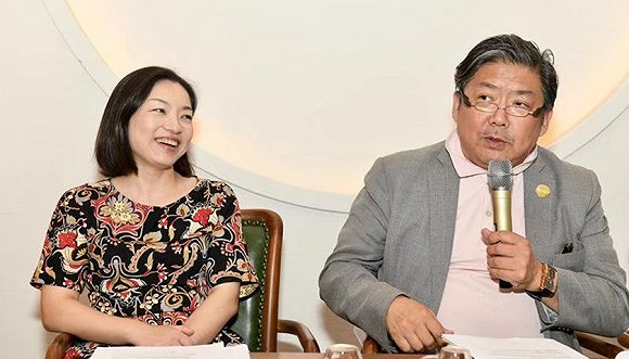 上海交响乐乐团团长周平和音乐总监余隆.