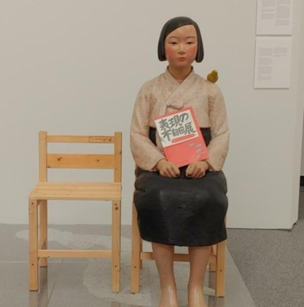 《爱知三年展2019》展览中展出的“和平少女像”。图片来自人民网