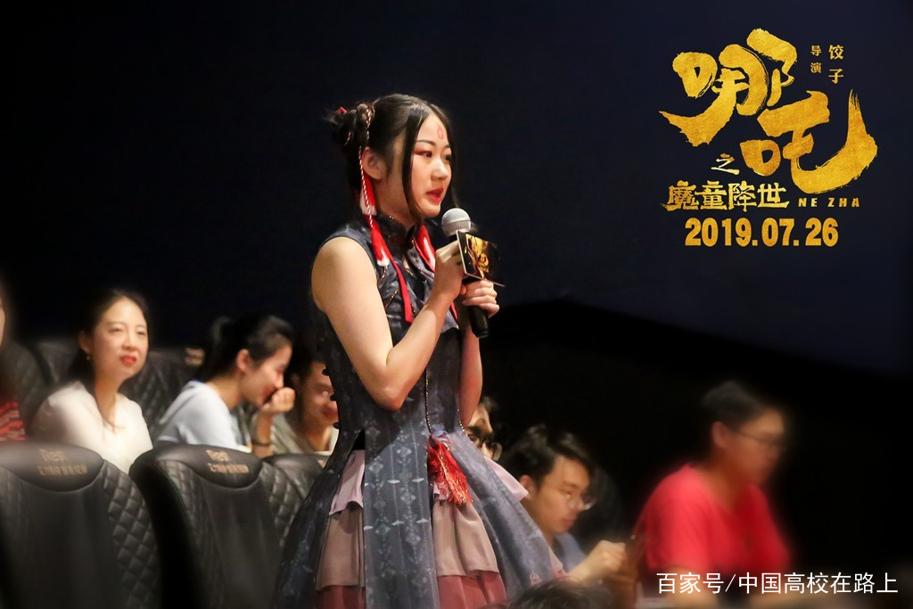 没错,对大众来说,"吕艳婷"的的确确是一个陌生的名字,但是告诉你她的