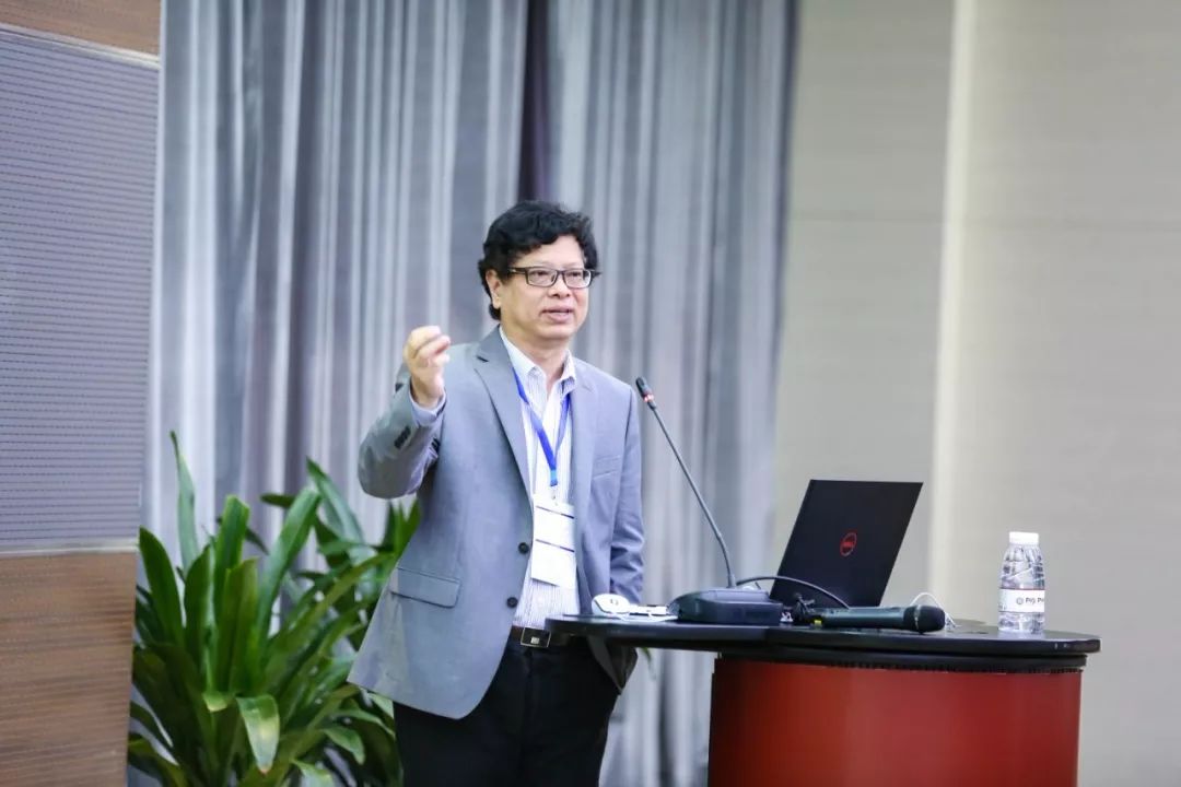 洪永淼年轻学者不应过早拥抱媒体