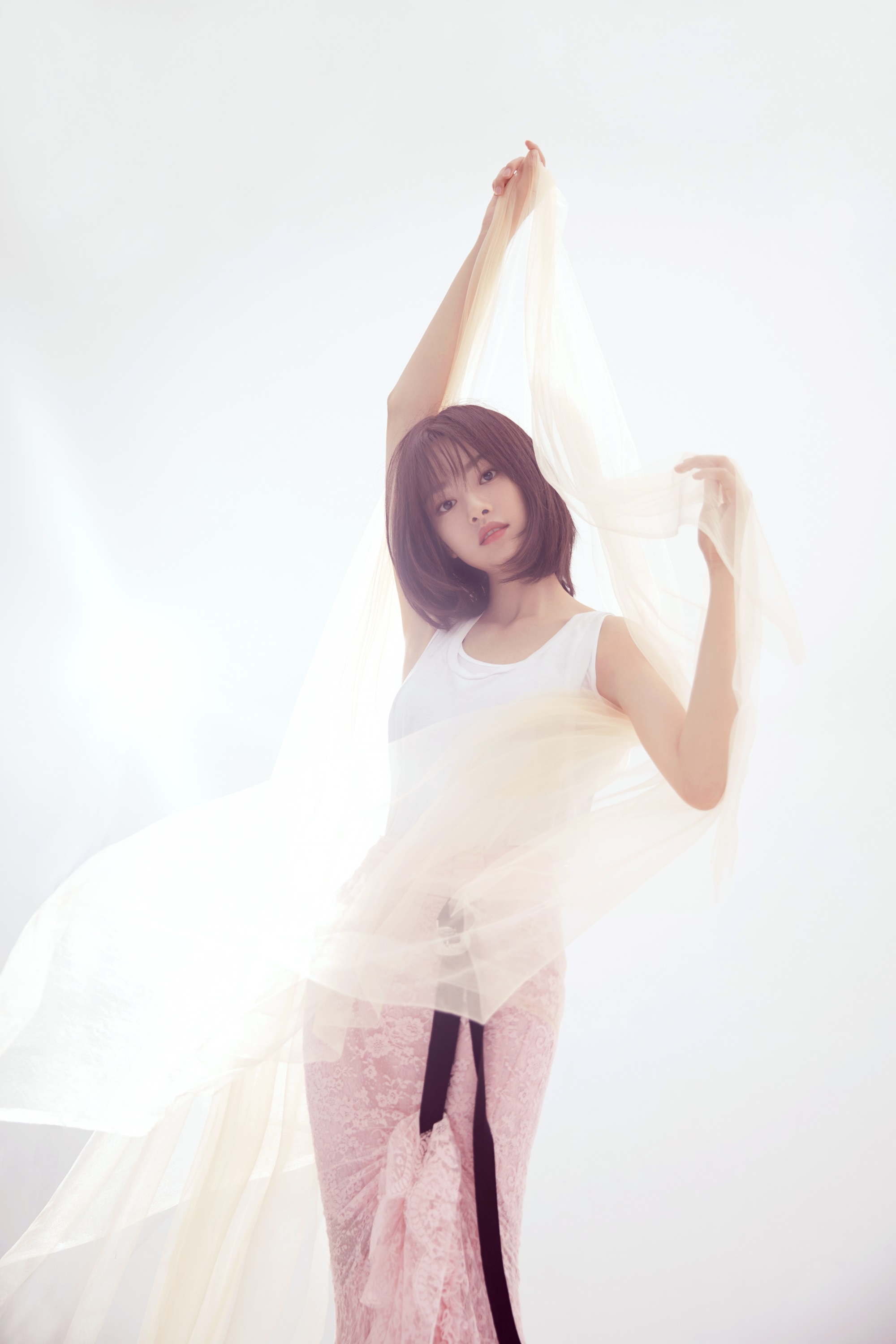 张艺上七夕写真唯美来袭 轻纱遮面秀精致锁骨|张艺