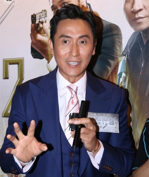 tvb小花王君馨与马德钟昨晚出席电影《使徒行者2谍影行动》首映礼,这