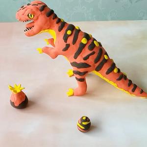 橡皮泥恐龙复原小游戏,一家三口齐上阵,妈妈用黏土复原霸王龙!