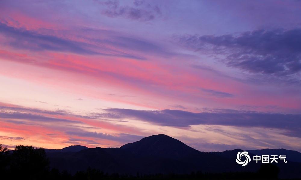 新疆阿勒泰绚丽晚霞献给七夕的礼物
