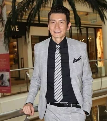 tvb小生直言害怕半夜收到医院电话|癌症|爱猫|袁文杰_新浪新闻