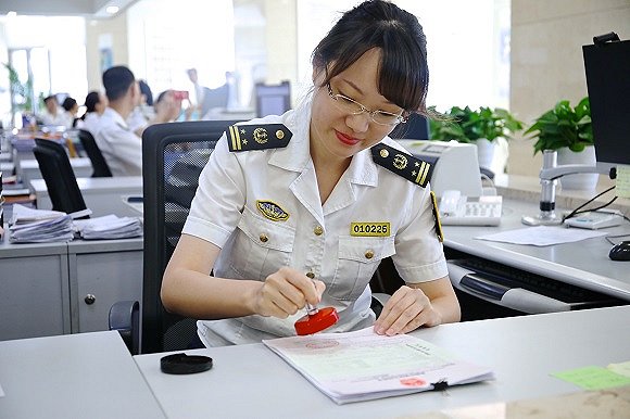 74天变1天沪浙两地海事局无缝衔助船舶办证不停航