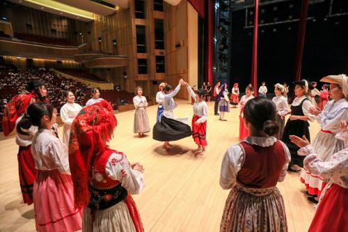 2020年澳门最新大学_澳门科技大学举行2020/2021学年开学典礼暨荣誉博士学(2)