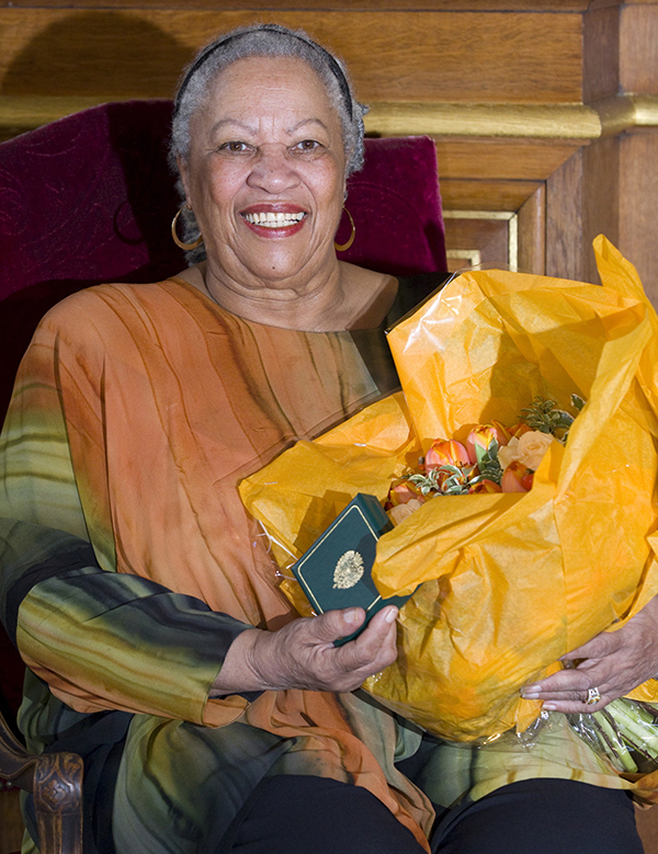 美国诺贝尔文学奖得主托妮莫里森她是美国文学的良心